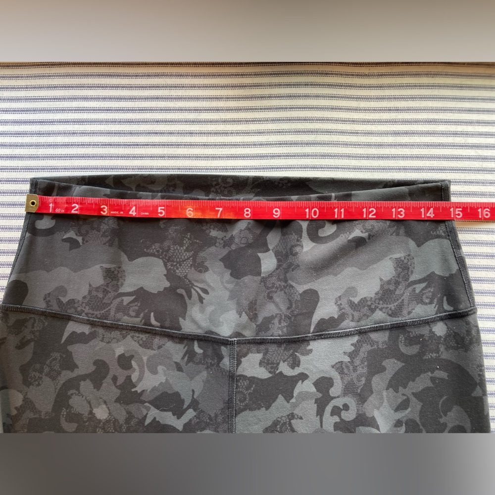 Lululemon Black/Gray Camo Leggings - Picture 5 of 11